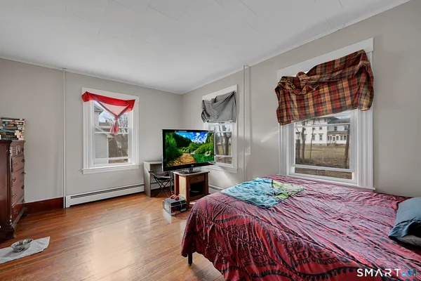 $749,999 | 186 South Main Street, Suffield, CT 06078