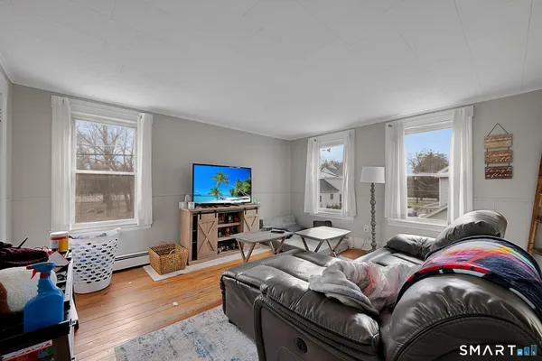 $749,999 | 186 South Main Street, Suffield, CT 06078