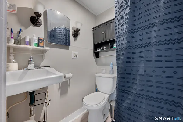 $749,999 | 186 South Main Street, Suffield, CT 06078