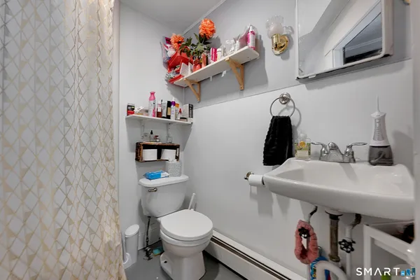 $749,999 | 186 South Main Street, Suffield, CT 06078