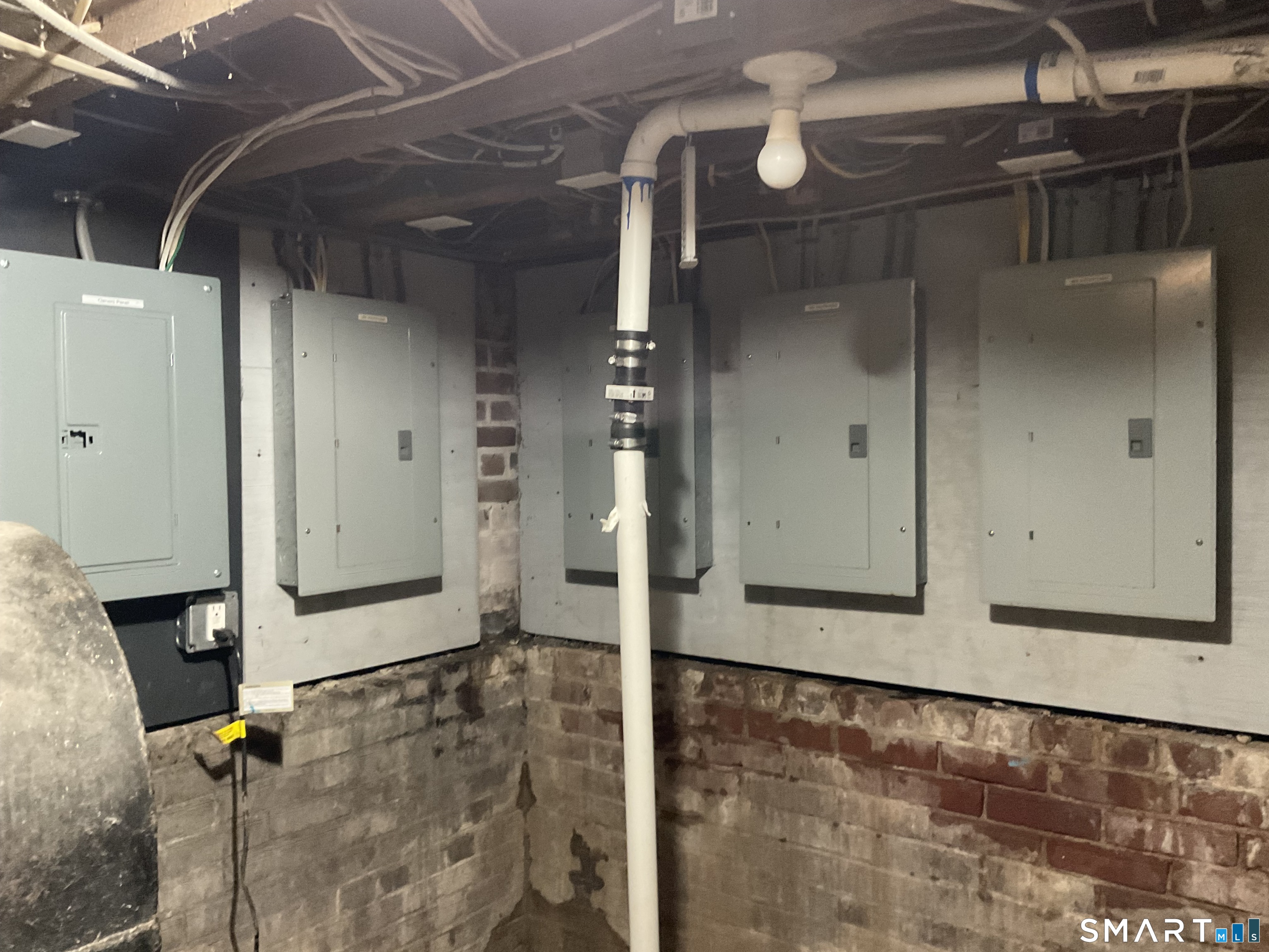 186 South Main Street Suffield, CT 06078 - Photo 4 of 11