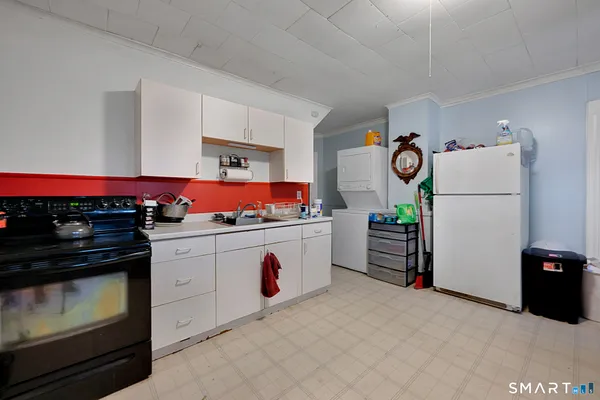 $749,999 | 186 South Main Street, Suffield, CT 06078