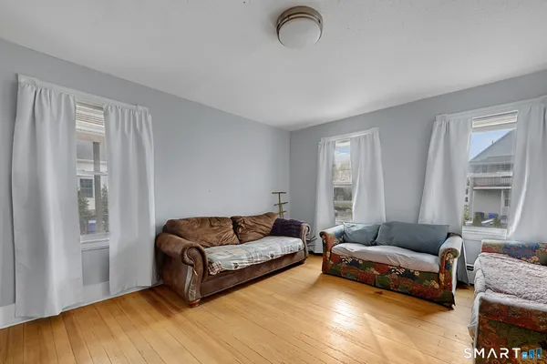 $749,999 | 186 South Main Street, Suffield, CT 06078