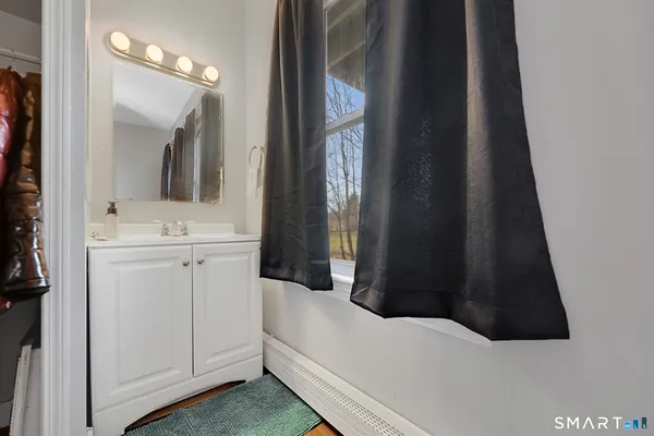 $749,999 | 186 South Main Street, Suffield, CT 06078