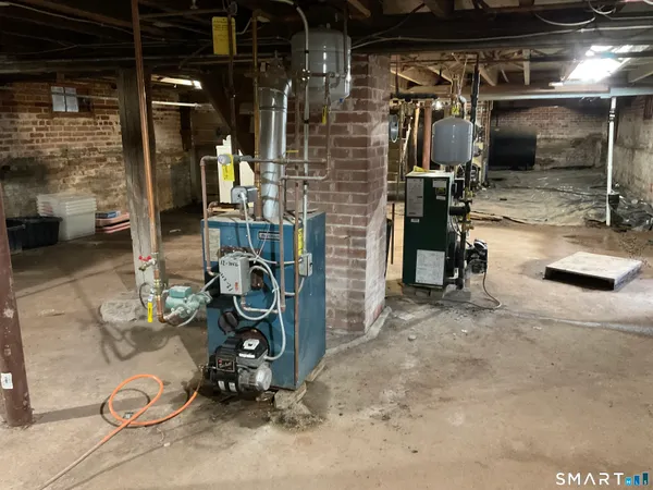 $749,999 | 186 South Main Street, Suffield, CT 06078