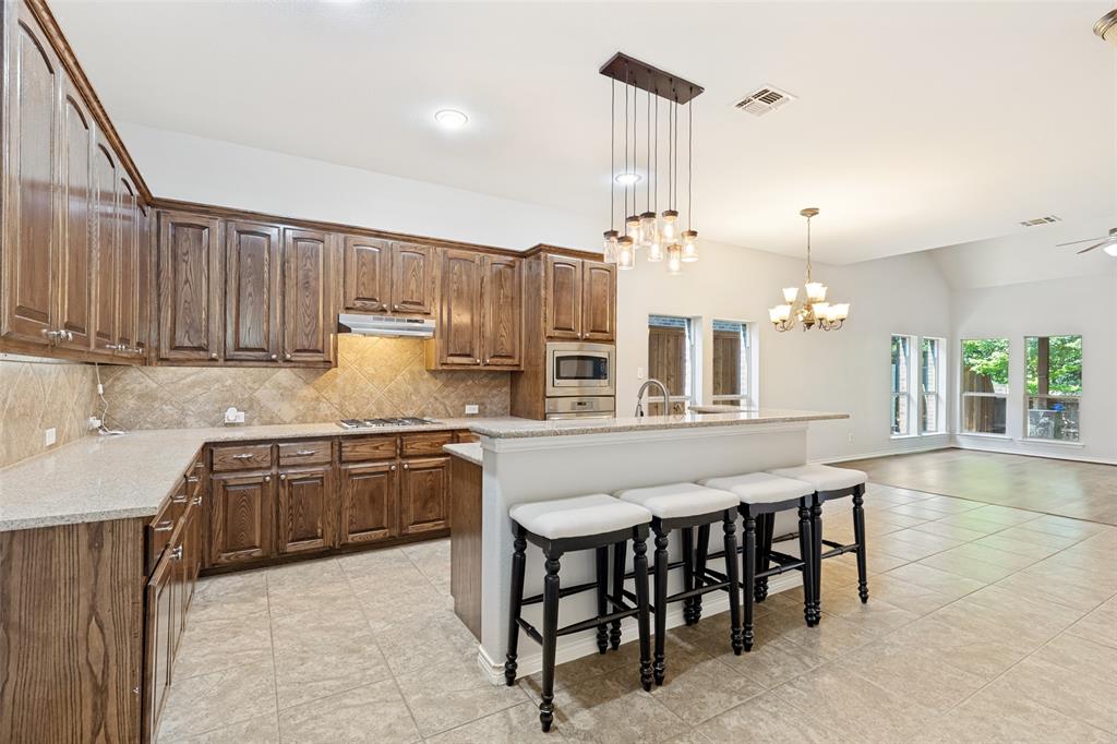 809 Sawmill Road McKinney, TX 75072 - Photo 6 of 13 Kitchen open to Living Room