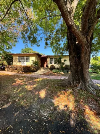 $7,000 | 4582 Royal Palm Avenue, Miami Beach, FL 33140