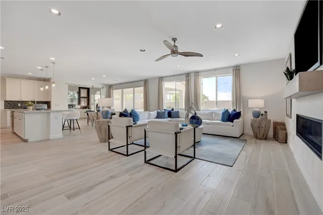 $5,000 | 1075 North Water Street, Henderson, NV 89011