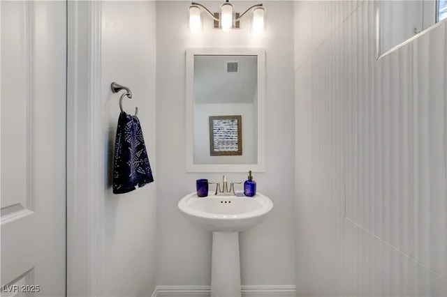 $5,000 | 1075 North Water Street, Henderson, NV 89011