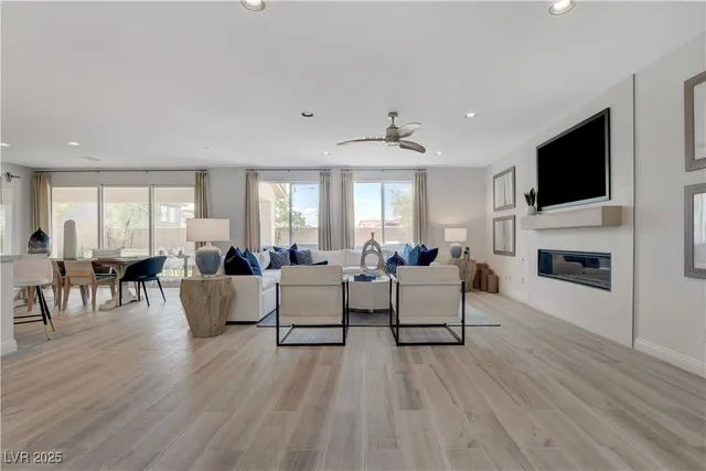 $5,000 | 1075 North Water Street, Henderson, NV 89011