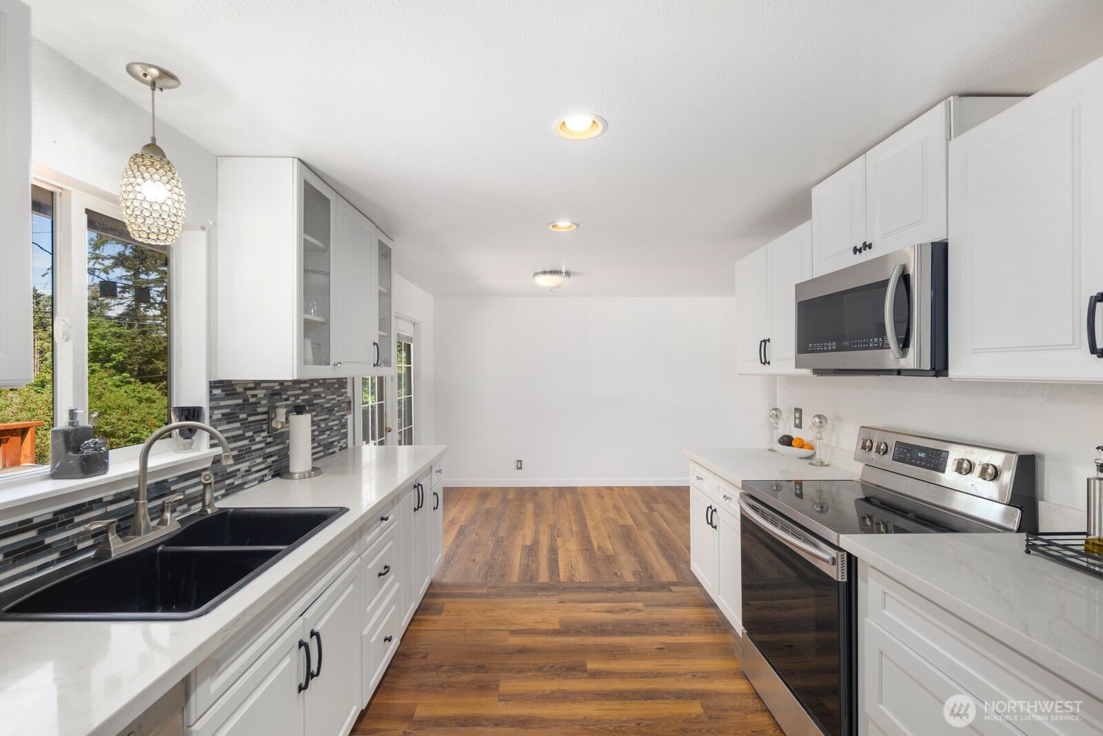 2102 Southwest 322nd Street Federal Way, WA 98023 - Photo 12 of 40
