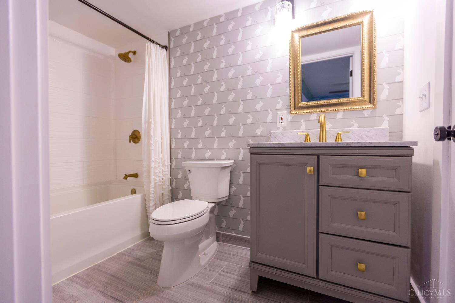 5025 Drake Road Cincinnati, OH 45243 - Photo 11 of 24 Gallery Image 11