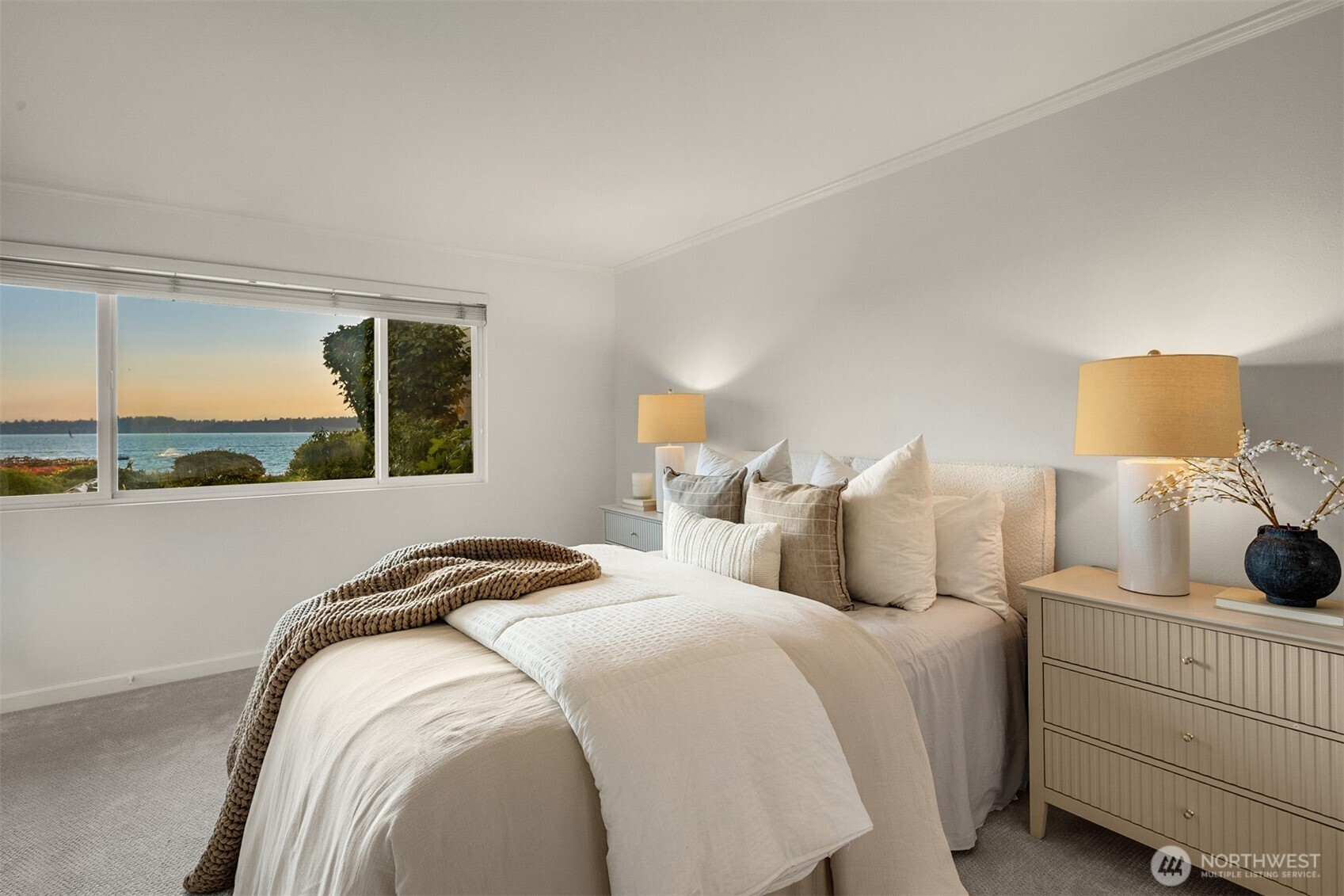 6620 Lake Washington Boulevard Northeast, Unit 101 Kirkland, WA 98033 - Photo 14 of 31 a bedroom with a bed and a window