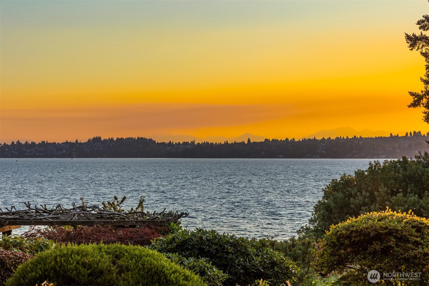 6620 Lake Washington Boulevard Northeast, Unit 101 Kirkland, WA 98033 - Photo 2 of 31 a view of an outdoor space and mountain view