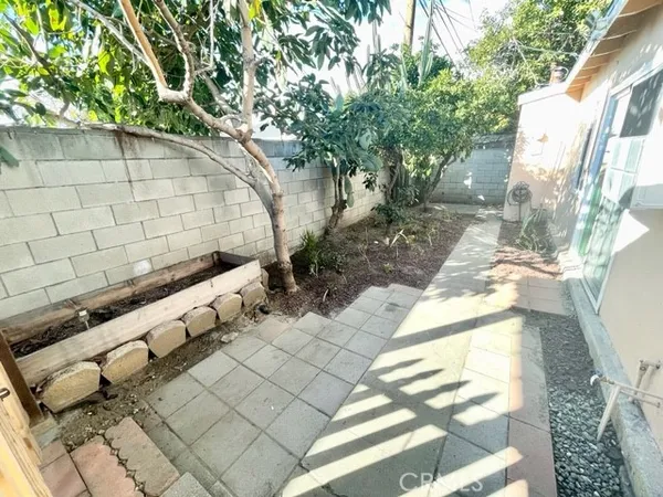 $2,650 | 3313 Adriatic Avenue, Long Beach, CA 90810