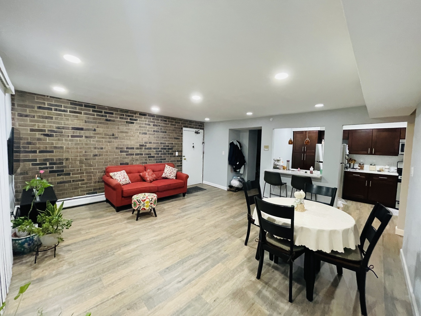 126 South La Londe Avenue, Unit 2B Addison, IL 60101 - Photo 11 of 15