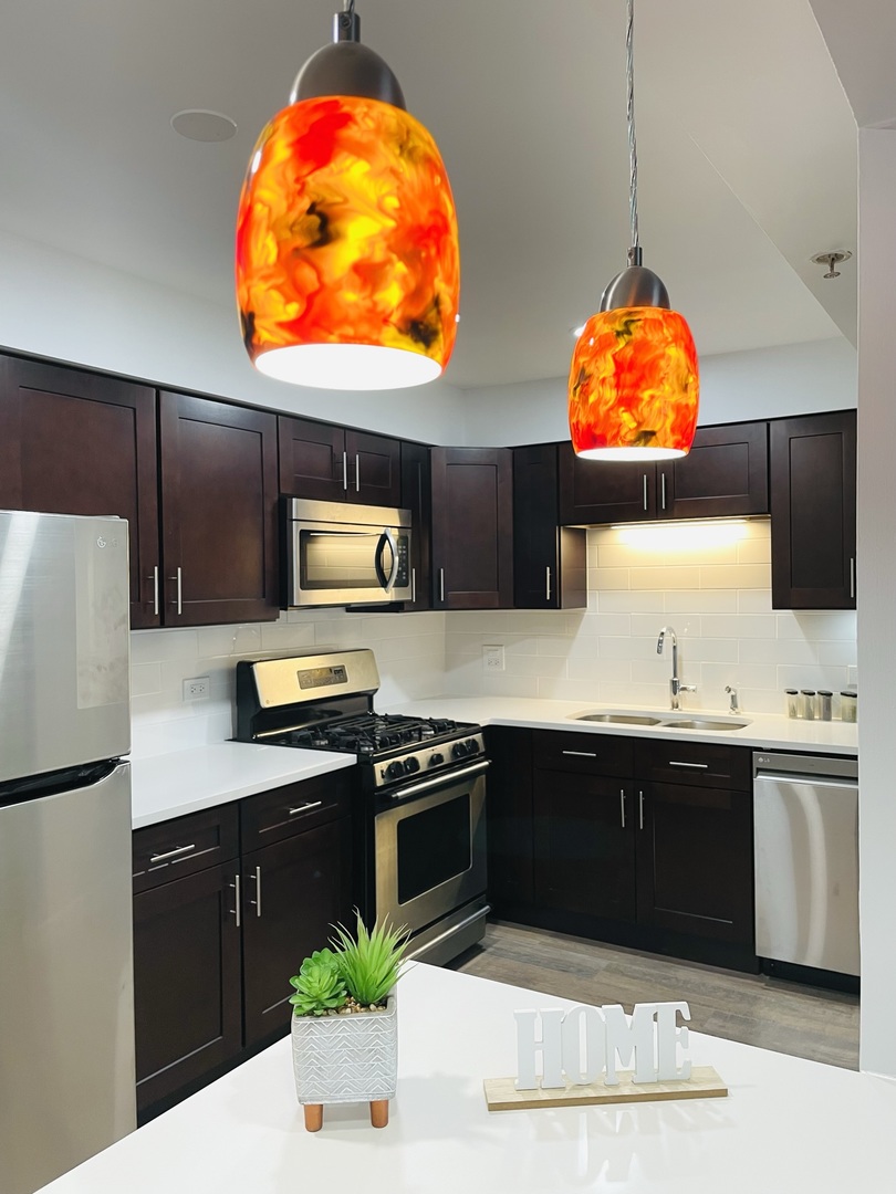 126 South La Londe Avenue, Unit 2B Addison, IL 60101 - Photo 2 of 15