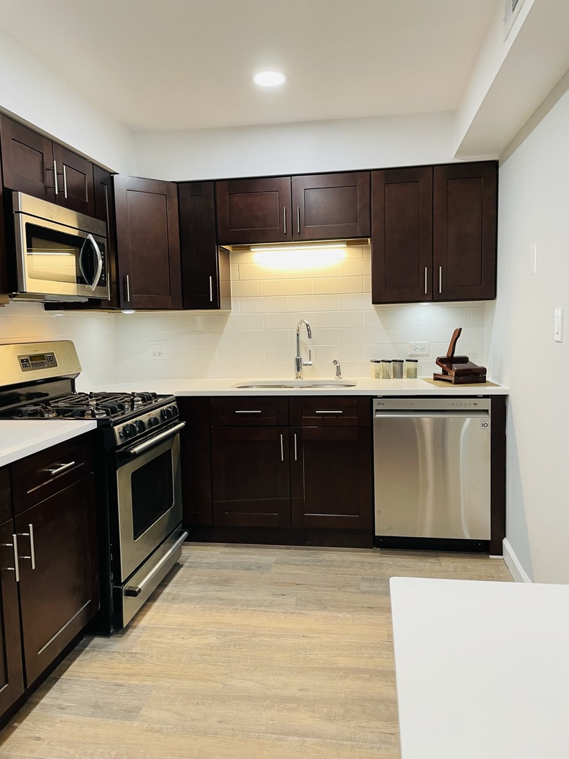 126 South La Londe Avenue, Unit 2B Addison, IL 60101 - Photo 4 of 15