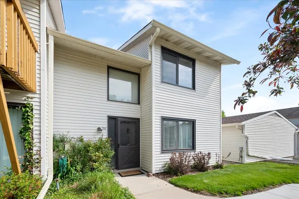 $3,000 | 36 Constitution Court, Vernon Hills, IL 60061