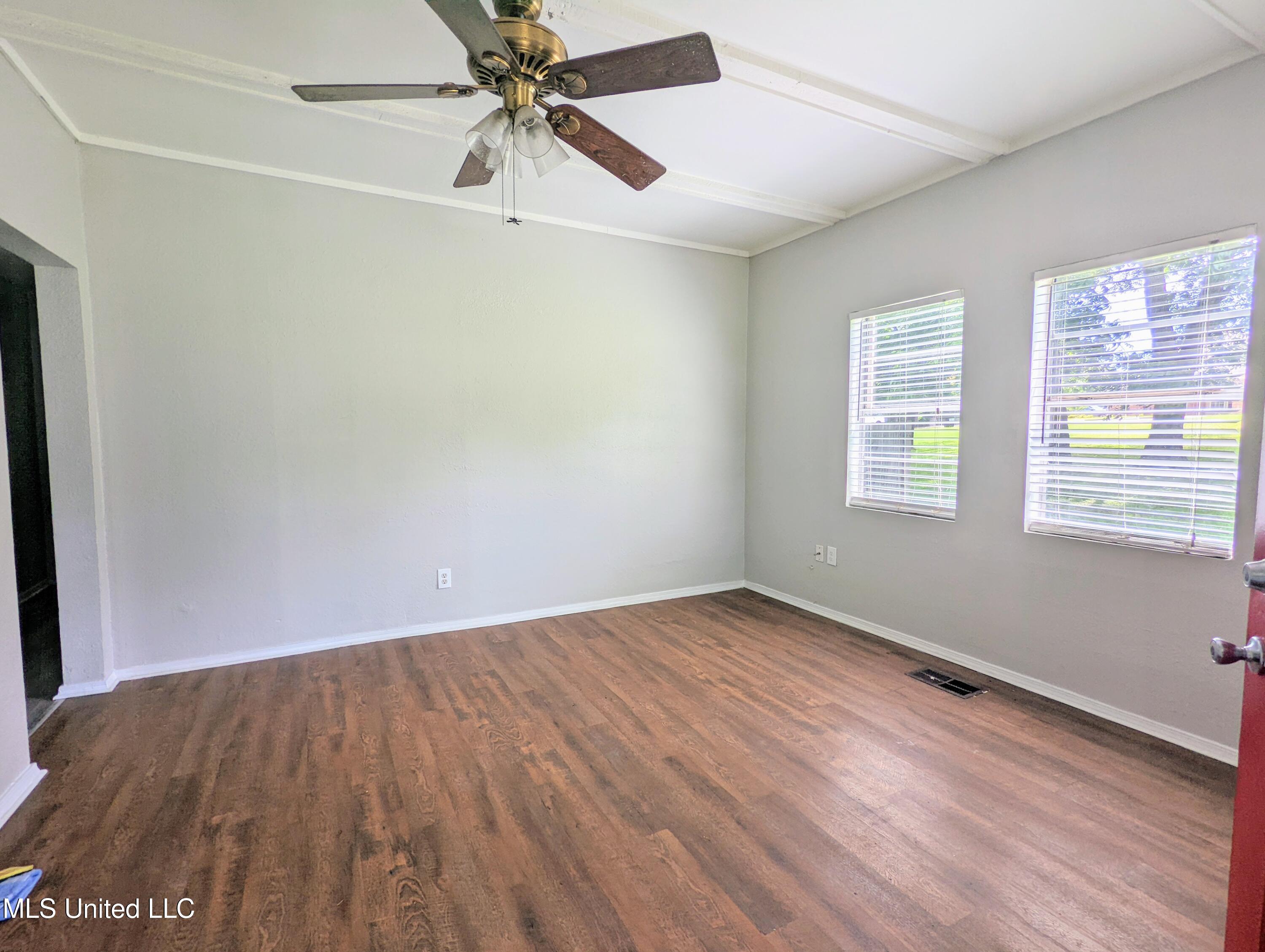 9816 Goodman Road Olive Branch, MS 38654 - Photo 3 of 15 PXL_20250613_163901815