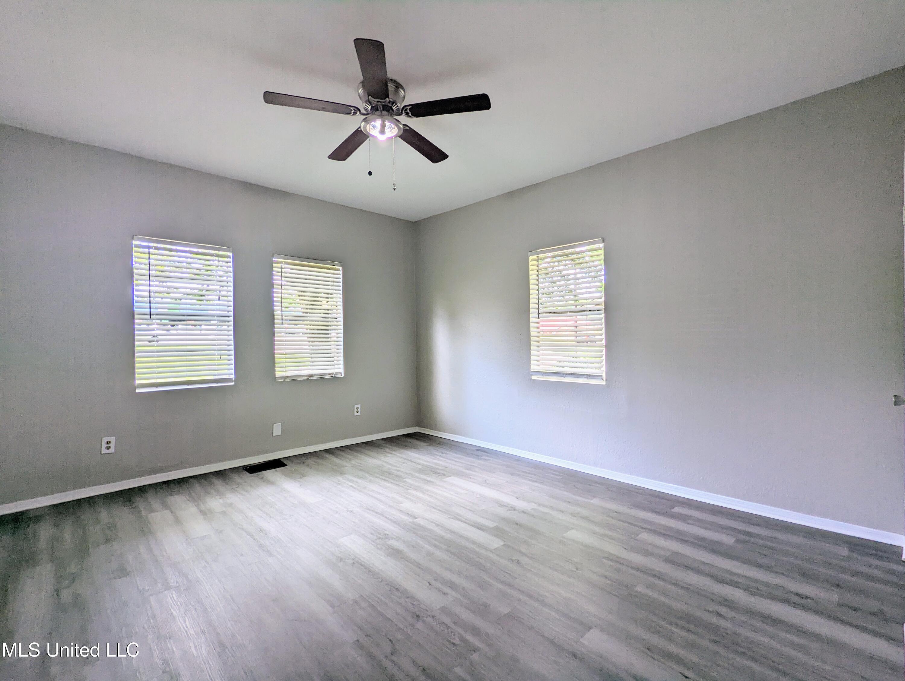 9816 Goodman Road Olive Branch, MS 38654 - Photo 6 of 15 PXL_20250613_164152484