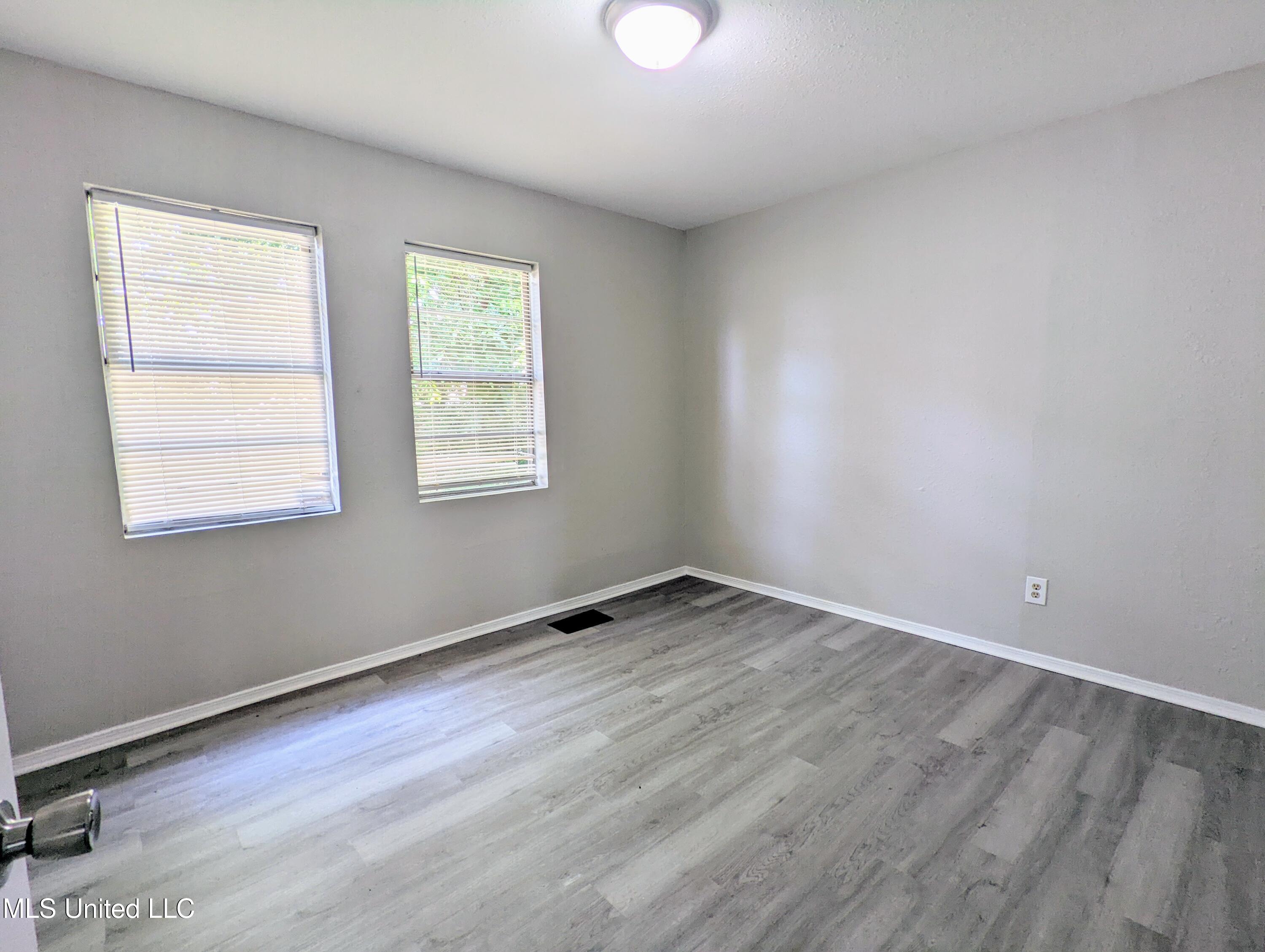 9816 Goodman Road Olive Branch, MS 38654 - Photo 7 of 15 PXL_20250613_164200818