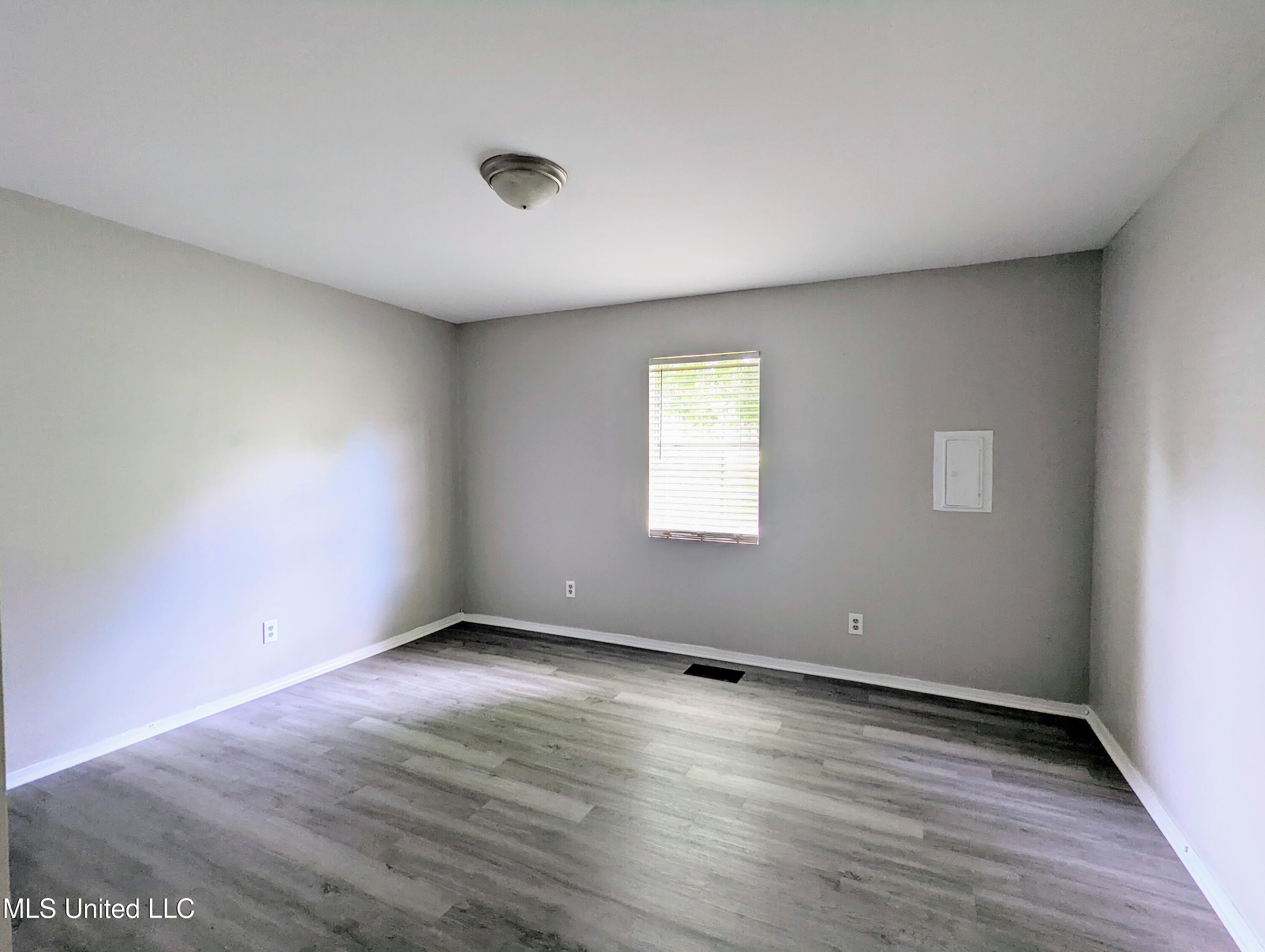 9816 Goodman Road Olive Branch, MS 38654 - Photo 9 of 15 PXL_20250613_164241339