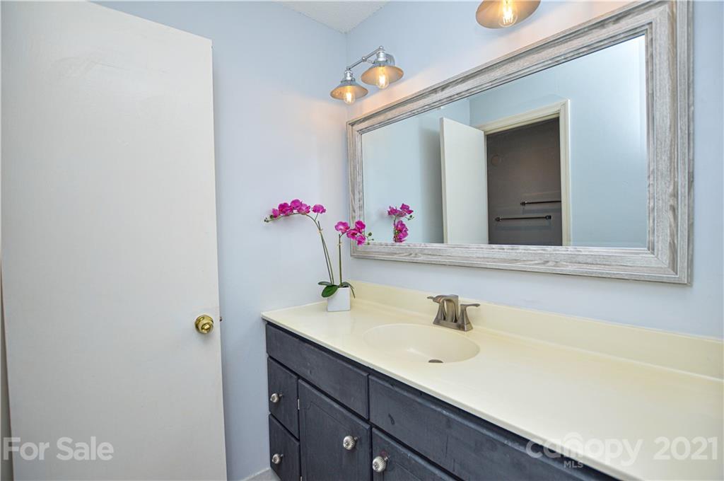 6624 Thermal Road Charlotte, NC 28211 - Photo 23 of 32 Gallery Image 23