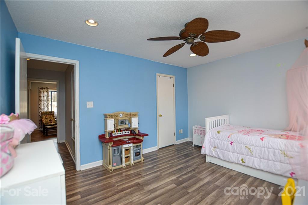 6624 Thermal Road Charlotte, NC 28211 - Photo 26 of 32 Gallery Image 26
