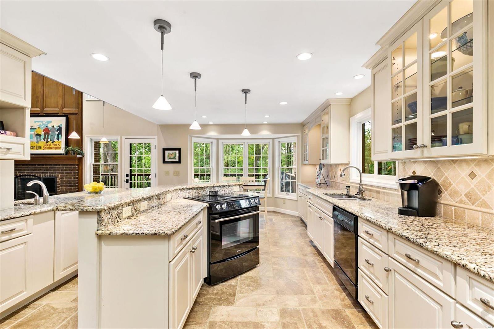 9743 Fall Ridge Trail St. Louis, MO 63127 - Photo 8 of 35 Gallery Image 8