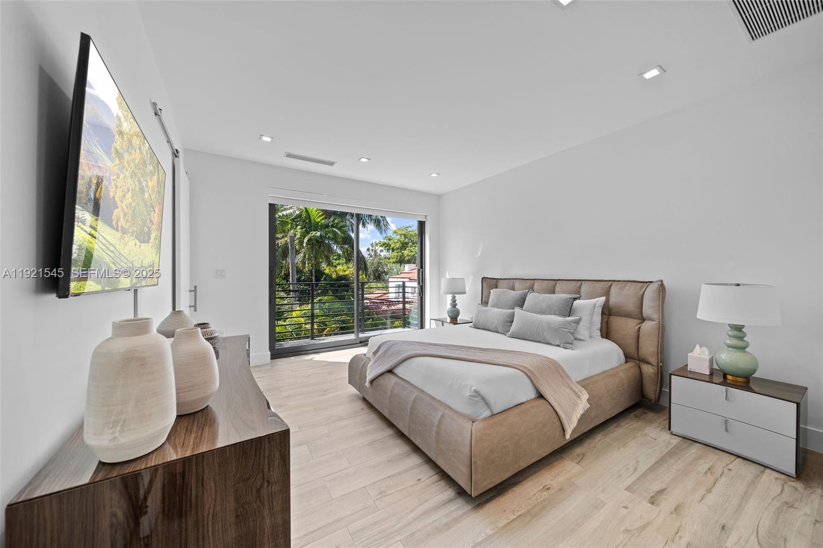 4740 Alton Road Miami Beach, FL 33140 - Photo 24 of 34 a bedroom with bed and window