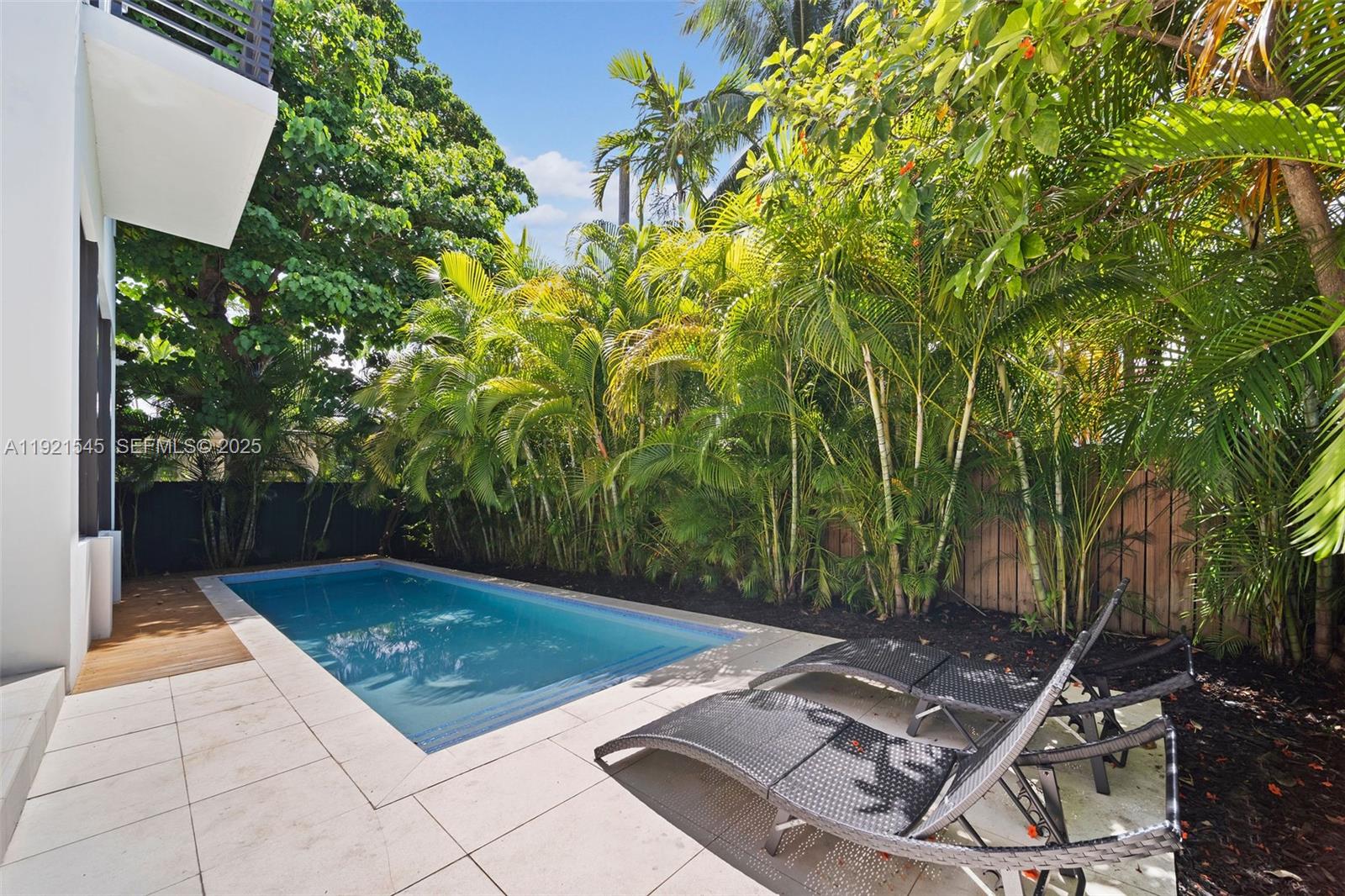 4740 Alton Road Miami Beach, FL 33140 - Photo 31 of 34 a view of a backyard