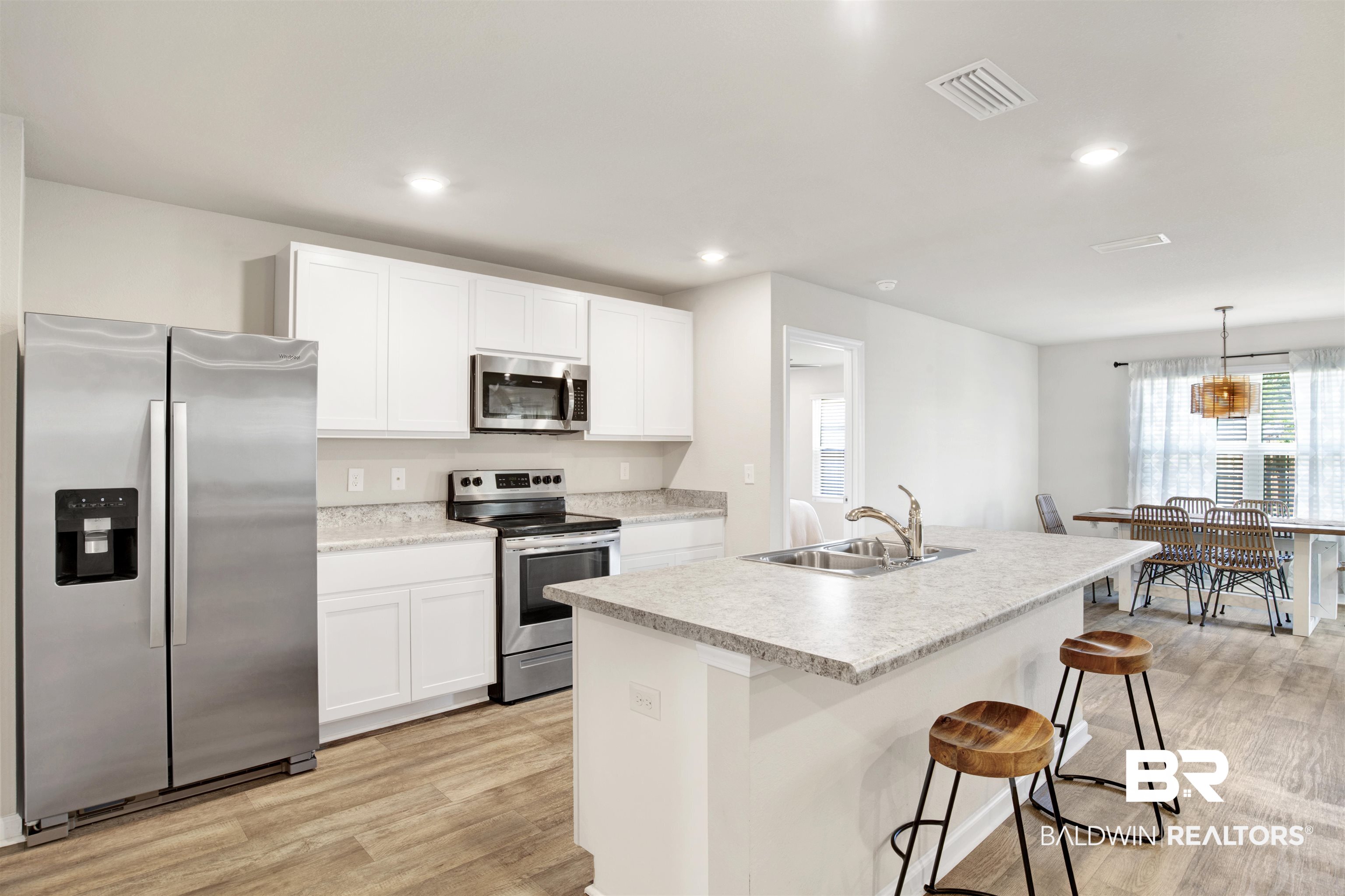 8008 Pickwick Dr. Foley, AL 36535 - Photo 12 of 33 SS Appliances!
