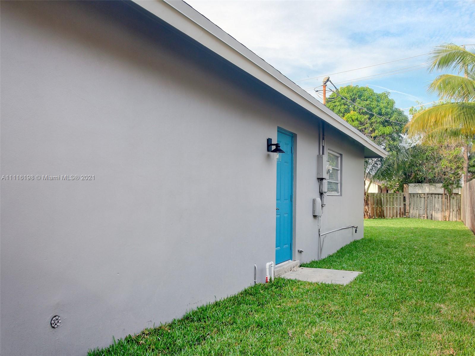 49 Southwest 12th Avenue Boca Raton, FL 33486 - Photo 27 of 30 a view of yard with small space