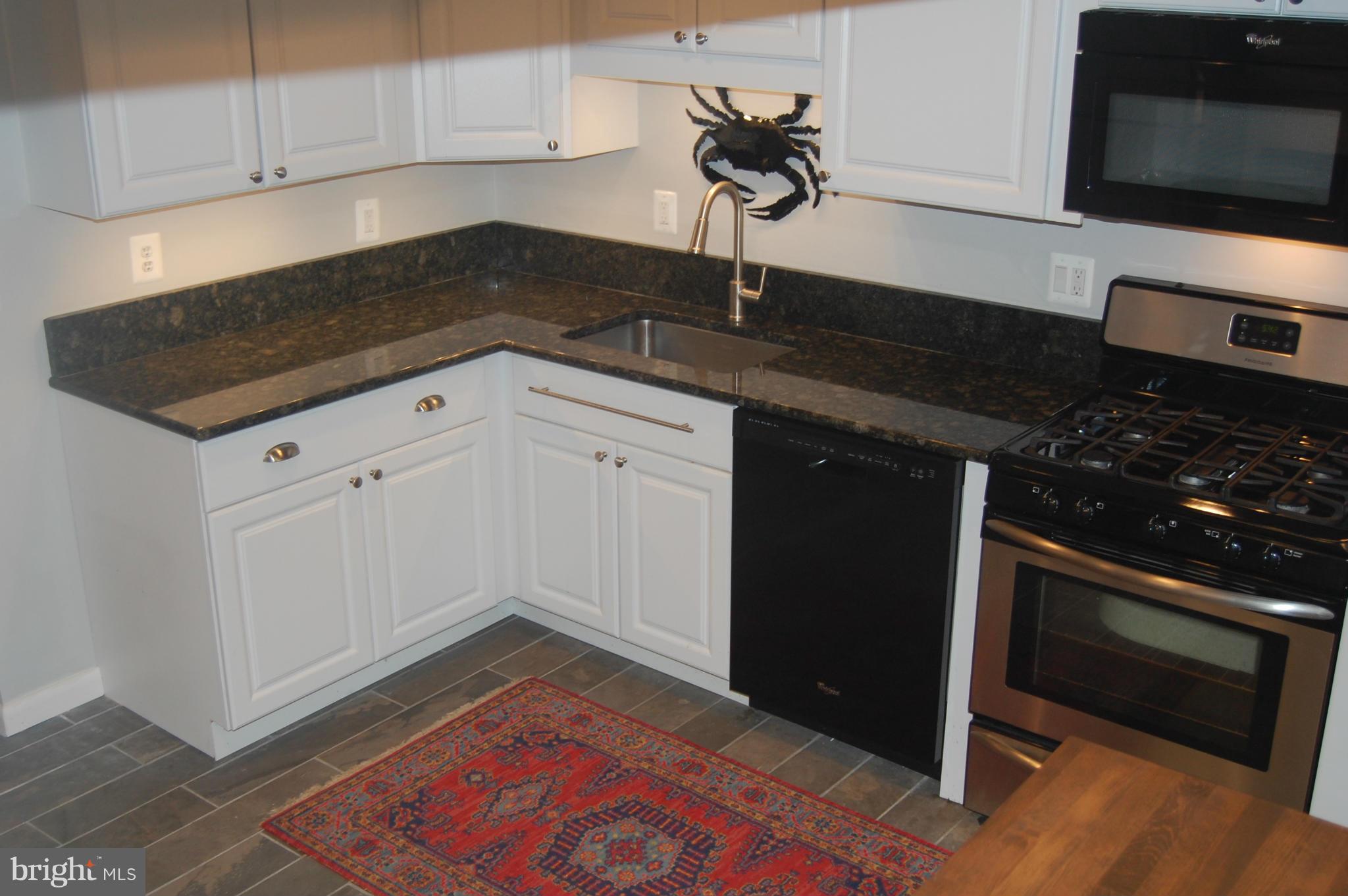 113 Cross Keys Road, Unit R113B Baltimore, MD 21210 - Photo 3 of 12 Kitchen