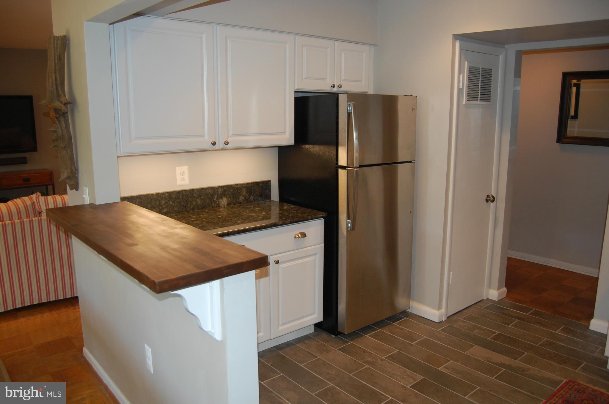 113 Cross Keys Road, Unit R113B Baltimore, MD 21210 - Photo 5 of 12 Kitchen