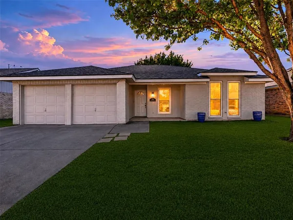 $320,000 | 7932 Berrybrook Drive, Watauga, TX 76148