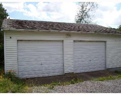 106 Dobson Road Mars, PA 16046 - Photo 2 of 4 Parking Lot/Garage.