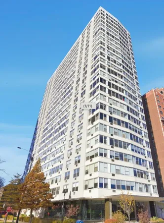 $189,000 | 3900 North Lake Shore Drive, Unit 20E, Chicago, IL 60613