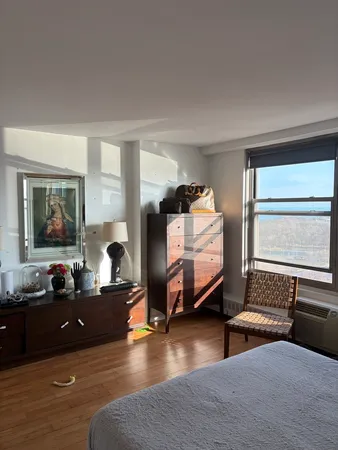 $189,000 | 3900 North Lake Shore Drive, Unit 20E, Chicago, IL 60613