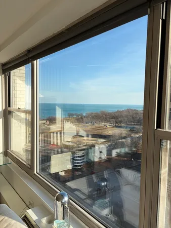 $189,000 | 3900 North Lake Shore Drive, Unit 20E, Chicago, IL 60613