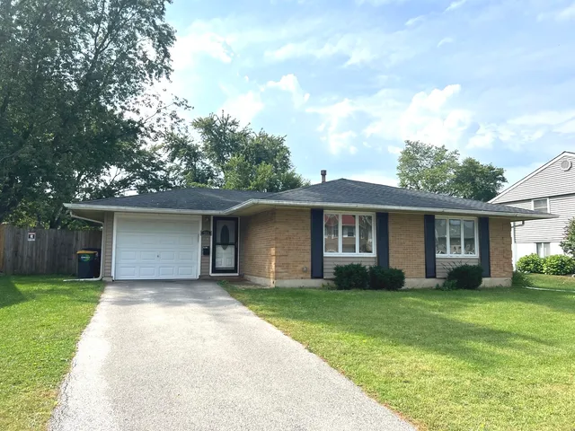 $2,500 | 703 Wicker Avenue, Streamwood, IL 60107