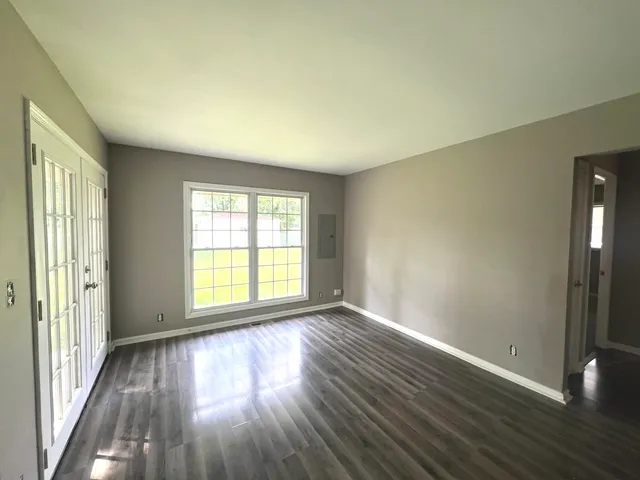 $2,500 | 703 Wicker Avenue, Streamwood, IL 60107