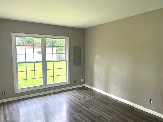 $2,500 | 703 Wicker Avenue, Streamwood, IL 60107