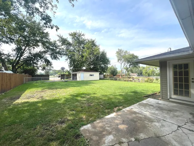 $2,500 | 703 Wicker Avenue, Streamwood, IL 60107