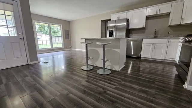 $2,500 | 703 Wicker Avenue, Streamwood, IL 60107