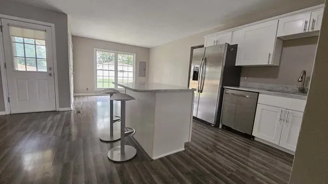 $2,500 | 703 Wicker Avenue, Streamwood, IL 60107