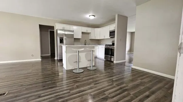 $2,500 | 703 Wicker Avenue, Streamwood, IL 60107