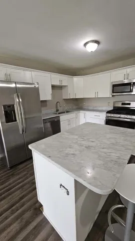 $2,500 | 703 Wicker Avenue, Streamwood, IL 60107