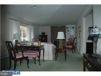 404 Cowpath Road Lansdale, PA 19446 - Photo 6 of 12 Living Room